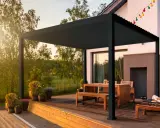 Nowoczesna pergola z aluminium, idealna do ogrodu. Zastanawiasz się, jakie kantówki na pergolę wybrać? Ta konstrukcja pokazuje, że metalowe profile są świetnym rozwiązaniem.
