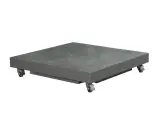 Solidna, kwadratowa podstawa pod parasol ogrodowy z kółkami. Idealna do stabilnego mocowania parasola.