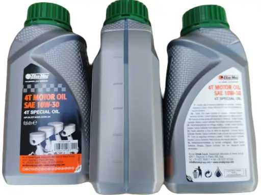 Olej Oleo-Mac 4T Motor Oil SAE 10W-30 to idealny wybór, jeśli zastanawiasz się, jaki olej do kosiarki czterosuwowej wybrać.