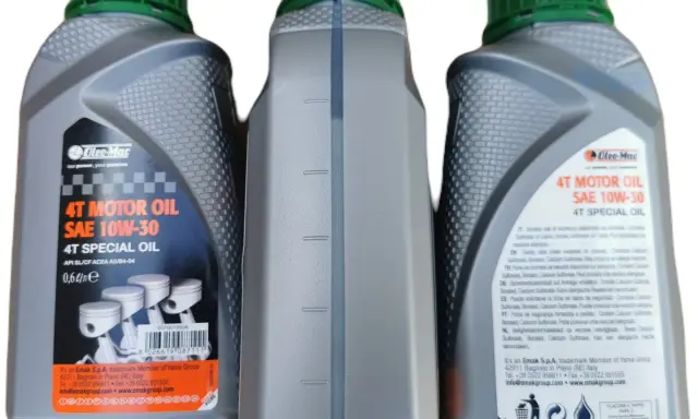Olej Oleo-Mac 4T Motor Oil SAE 10W-30 to idealny wybór, jeśli zastanawiasz się, jaki olej do kosiarki czterosuwowej wybrać.